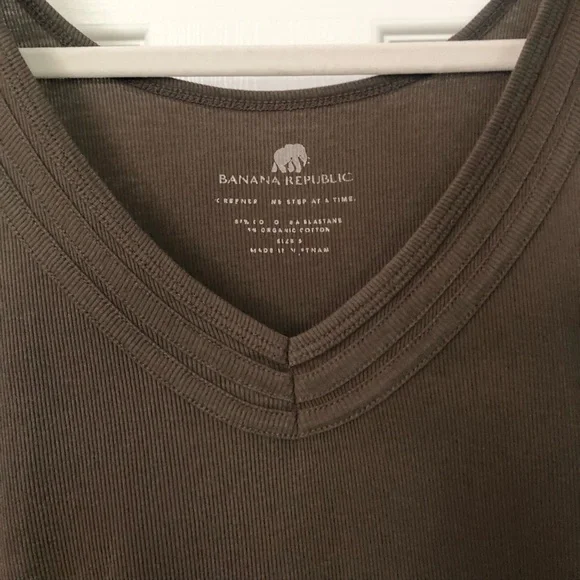 Banana Republic Rib V-Neck Soft Tank Top Cami - Picture 12 of 16
